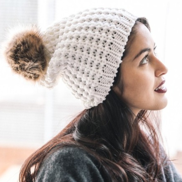 January Summer Accessories - OFF WHITE POMPOM BEANIE